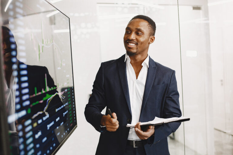 Banquier d'Affaires / Investment Banker - ADF PRO